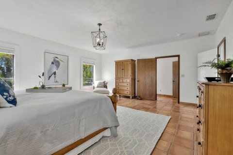 House in Okeechobee, Florida 4 bedrooms, 315.87 sq.m. № 2186423 - photo 18