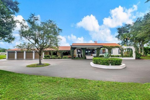 House in Okeechobee, Florida 4 bedrooms, 315.87 sq.m. № 2186423