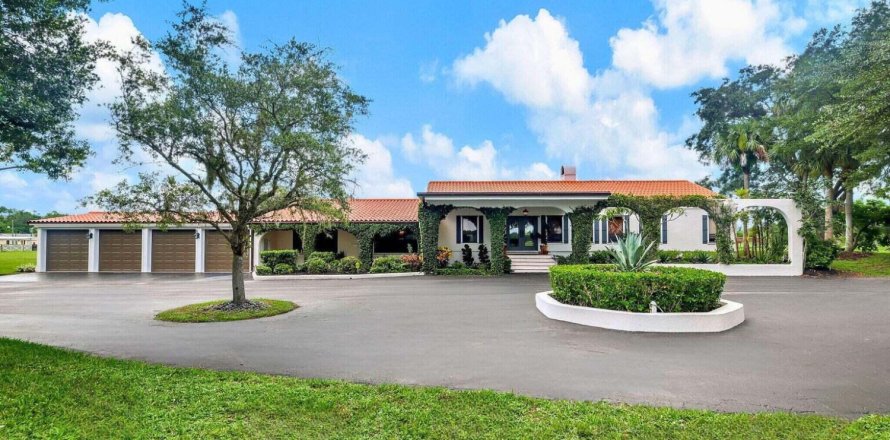 House in Okeechobee, Florida 4 bedrooms, 315.87 sq.m. № 2186423