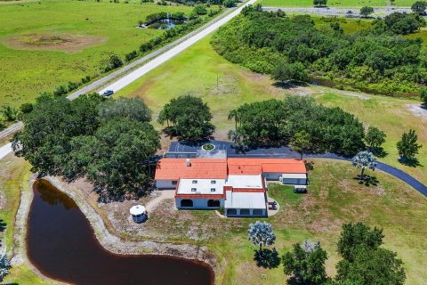 House in Okeechobee, Florida 4 bedrooms, 315.87 sq.m. № 2186423 - photo 5