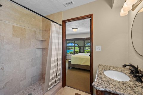 House in Okeechobee, Florida 4 bedrooms, 315.87 sq.m. № 2186423 - photo 28