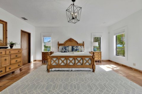 House in Okeechobee, Florida 4 bedrooms, 315.87 sq.m. № 2186423 - photo 15