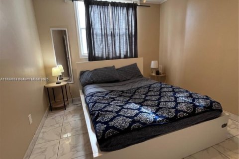 Condo in Hallandale Beach, Florida, 2 bedrooms  № 1814926 - photo 17