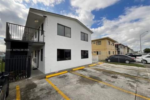 House in Hialeah, Florida 1 bedroom, 425.59 sq.m. № 2042088