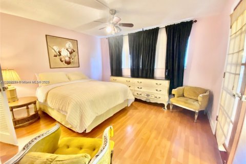 Снять в аренду кондоминиум в Пемброк-Пайнс, Флорида 2 спальни, 108.7м2, № 1977755 - фото 5