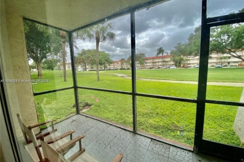 Снять в аренду кондоминиум в Пемброк-Пайнс, Флорида 2 спальни, 108.7м2, № 1977755 - фото 11