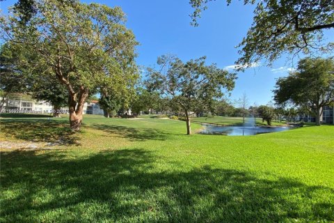 Снять в аренду кондоминиум в Пемброк-Пайнс, Флорида 2 спальни, 108.7м2, № 1977755 - фото 30