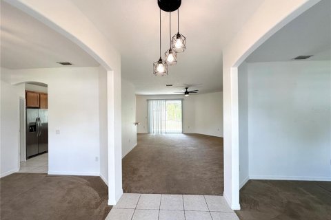 House in Palm Coast, Florida 4 bedrooms, 209.03 sq.m. № 1679284 - photo 12