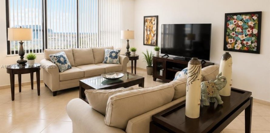 Condominio en Hollywood, Florida, 2 dormitorios  № 2264343