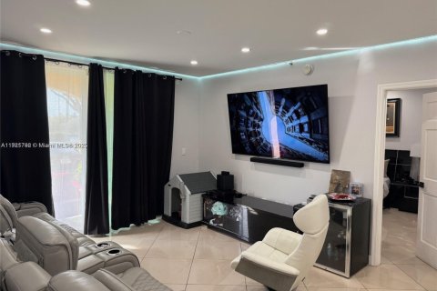 Condominio en venta en Miramar, Florida, 3 dormitorios, 110.74 m2 № 2018621 - foto 3