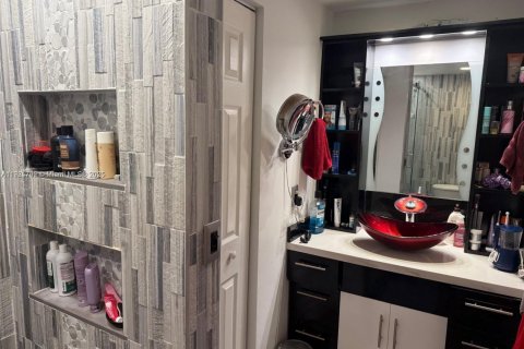 Condominio en venta en Miramar, Florida, 3 dormitorios, 110.74 m2 № 2018621 - foto 13