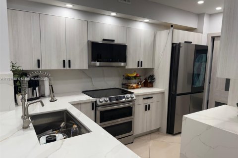 Condominio en Miramar, Florida, 3 dormitorios  № 2018621