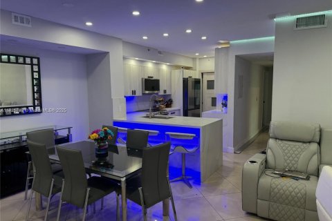 Condominio en venta en Miramar, Florida, 3 dormitorios, 110.74 m2 № 2018621 - foto 9