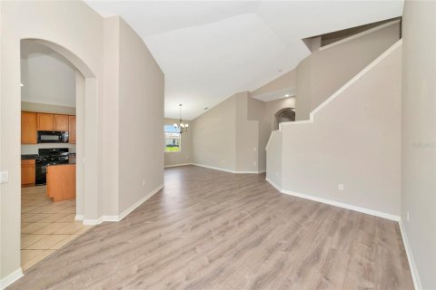 Villa ou maison à louer à Bradenton, Floride: 5 chambres, 273.88 m2 № 2098612 - photo 5