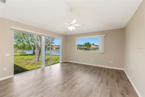 Villa ou maison à louer à Bradenton, Floride: 5 chambres, 273.88 m2 № 2098612 - photo 13