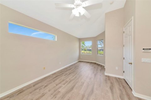 Villa ou maison à louer à Bradenton, Floride: 5 chambres, 273.88 m2 № 2098612 - photo 15