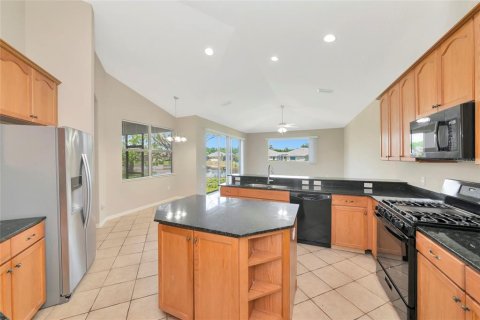 Villa ou maison à louer à Bradenton, Floride: 5 chambres, 273.88 m2 № 2098612 - photo 10