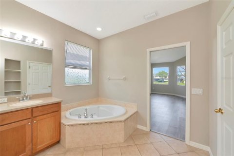 Villa ou maison à louer à Bradenton, Floride: 5 chambres, 273.88 m2 № 2098612 - photo 17