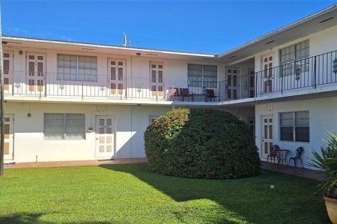 Copropriété à louer à Hollywood, Floride: 1 chambre, 59.83 m2 № 2303872 - photo 2