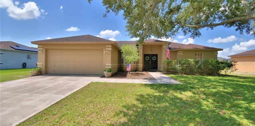 House in Auburndale, Florida 3 bedrooms, 131.64 sq.m. № 1854399