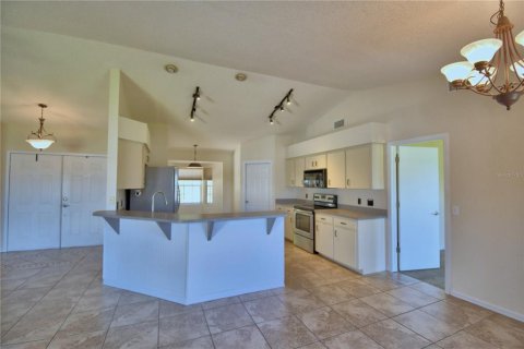 House in Auburndale, Florida 3 bedrooms, 131.64 sq.m. № 1854399 - photo 12