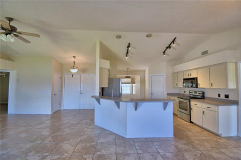 House in Auburndale, Florida 3 bedrooms, 131.64 sq.m. № 1854399 - photo 13