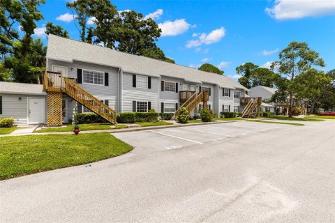 Condo in Pinellas Park, Florida, 2 bedrooms  № 1912879 - photo 2