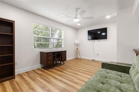 Condo in Pinellas Park, Florida, 2 bedrooms  № 1912879 - photo 22