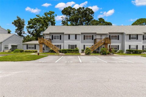 Condo in Pinellas Park, Florida, 2 bedrooms  № 1912879 - photo 1