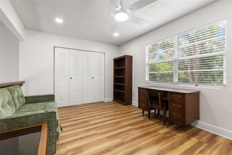 Condo in Pinellas Park, Florida, 2 bedrooms  № 1912879 - photo 21