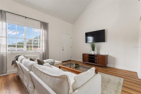 Condo in Pinellas Park, Florida, 2 bedrooms  № 1912879 - photo 8