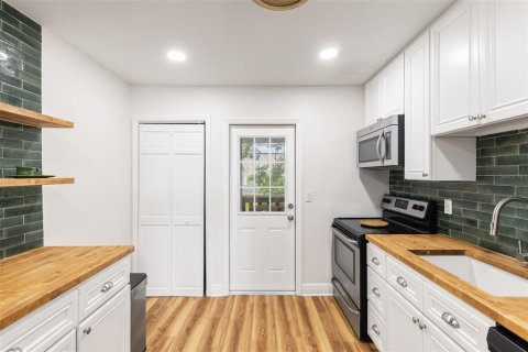 Condo in Pinellas Park, Florida, 2 bedrooms  № 1912879 - photo 10