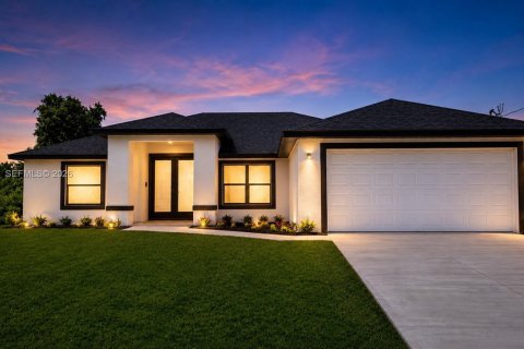 Casa en Lehigh Acres, Florida 3 dormitorios, 186.92 m2 № 2185114