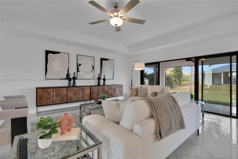 House in Lehigh Acres, Florida 3 bedrooms, 186.92 sq.m. № 2185114 - photo 19