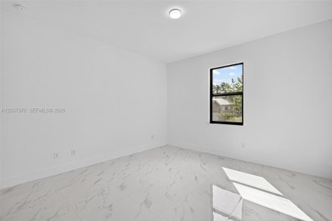 House in Lehigh Acres, Florida 3 bedrooms, 186.92 sq.m. № 2185114 - photo 11