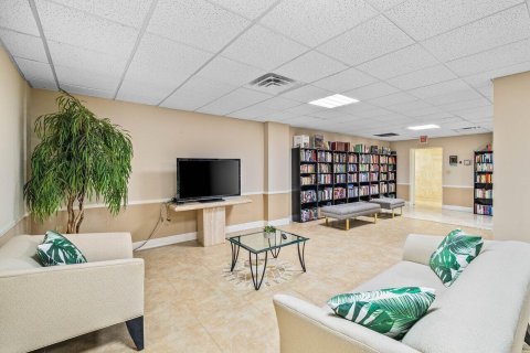 Condo in Palm Beach, Florida, 2 bedrooms  № 2253134 - photo 26