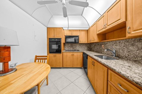 Condo in Palm Beach, Florida, 2 bedrooms  № 2253134 - photo 10