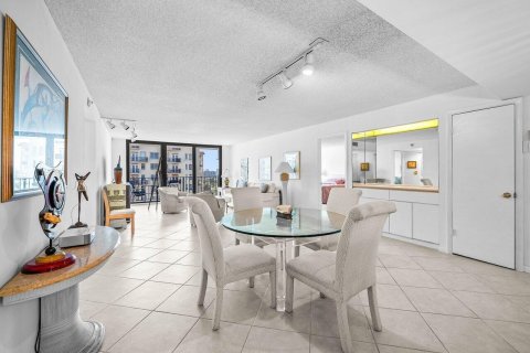 Condo in Palm Beach, Florida, 2 bedrooms  № 2253134 - photo 4