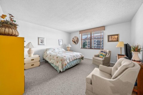 Condo in Palm Beach, Florida, 2 bedrooms  № 2253134 - photo 17