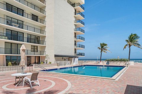 Condo in Palm Beach, Florida, 2 bedrooms  № 2253134 - photo 30