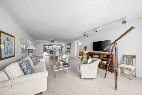 Condo in Palm Beach, Florida, 2 bedrooms  № 2253134 - photo 7