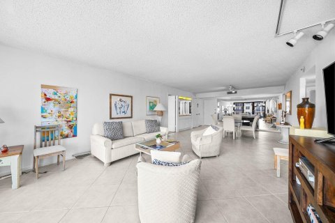 Condo in Palm Beach, Florida, 2 bedrooms  № 2253134 - photo 8