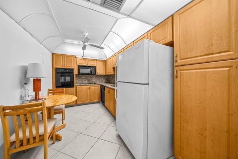 Condo in Palm Beach, Florida, 2 bedrooms  № 2253134 - photo 9
