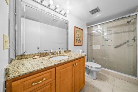 Condo in Palm Beach, Florida, 2 bedrooms  № 2253134 - photo 18