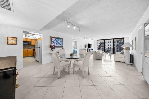 Condo in Palm Beach, Florida, 2 bedrooms  № 2253134 - photo 3