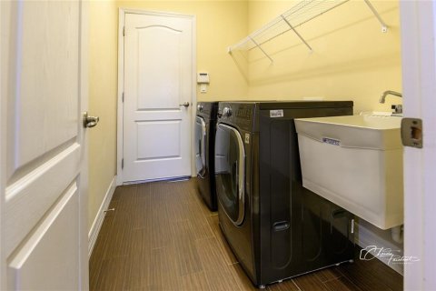 Снять в аренду виллу или дом в Тампа, Флорида 3 комнаты, 328.97м2, № 2093560 - фото 2