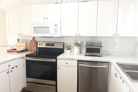 Touwnhouse à vendre à Florida City, Floride: 2 chambres, 105.91 m2 № 2007522 - photo 10