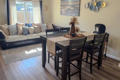 Touwnhouse à vendre à Florida City, Floride: 2 chambres, 105.91 m2 № 2007522 - photo 2