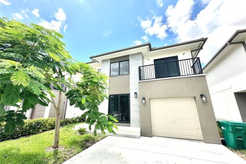 House in Florida City, Florida 5 bedrooms, 176.7 sq.m. № 2038174