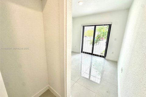 Villa ou maison à louer à Florida City, Floride: 5 chambres, 176.7 m2 № 2038174 - photo 8